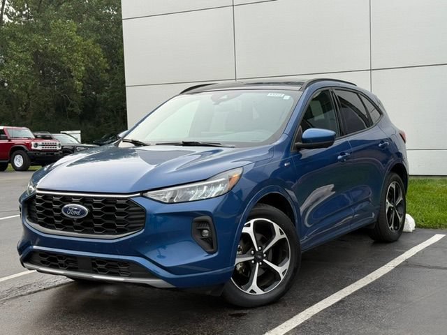 Certified 2023 Ford Escape ST-Line Select w/ Tech Pack #2 AWD/4WD image 2