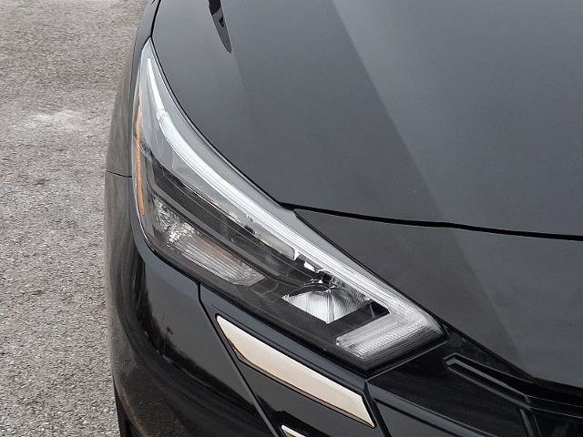 Used 2023 Nissan Versa SR w/ Trunk Package image 9