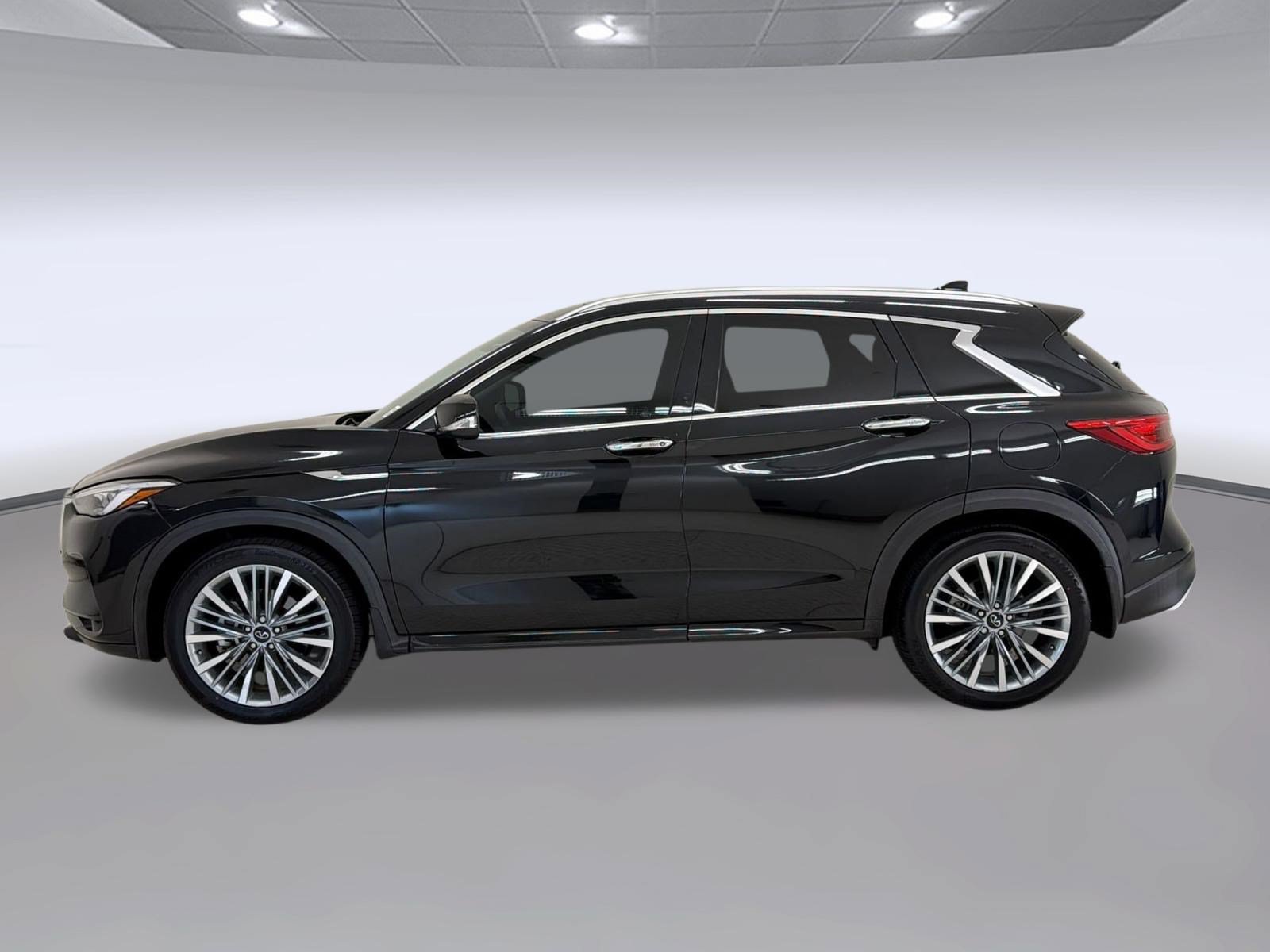 Used 2023 INFINITI QX50 Sensory FWD image 2