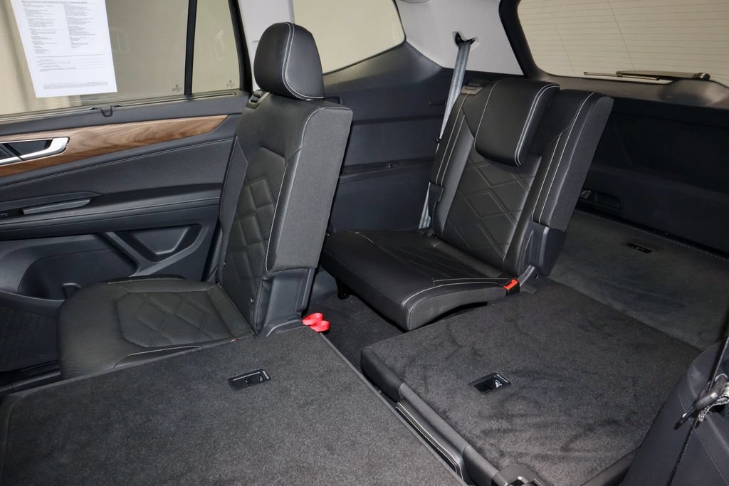 Used 2025 Volkswagen Atlas SE FWD image 23