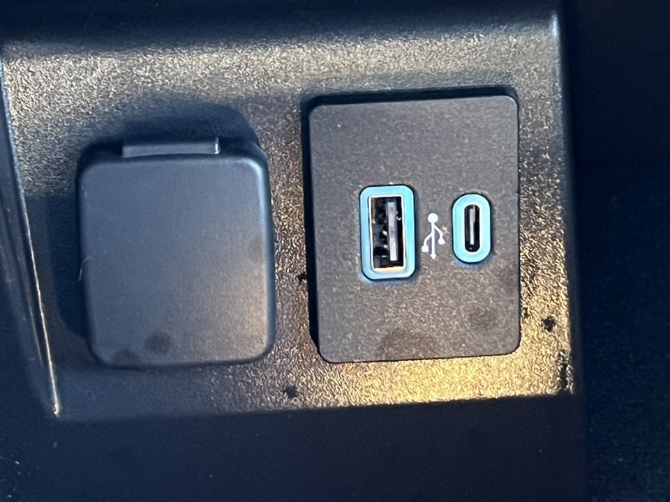 Certified 2022 Ford Explorer XLT w/ Equipment Group 202A image 34