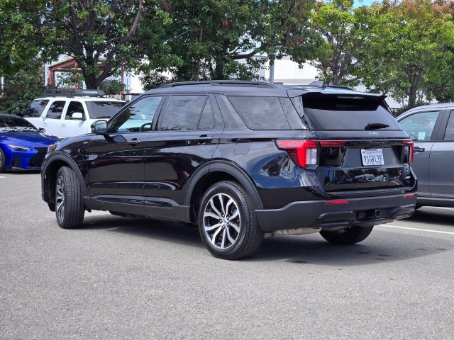 Certified 2025 Ford Explorer ST-Line AWD/4WD image 4