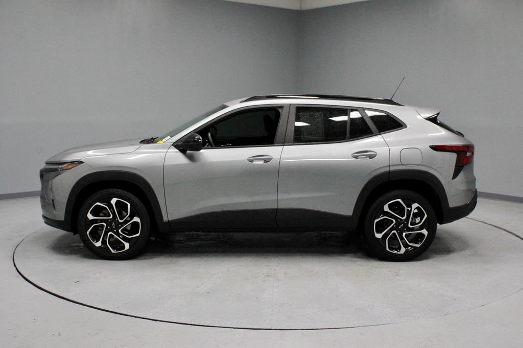Used 2024 Chevrolet Trax RS FWD image 7
