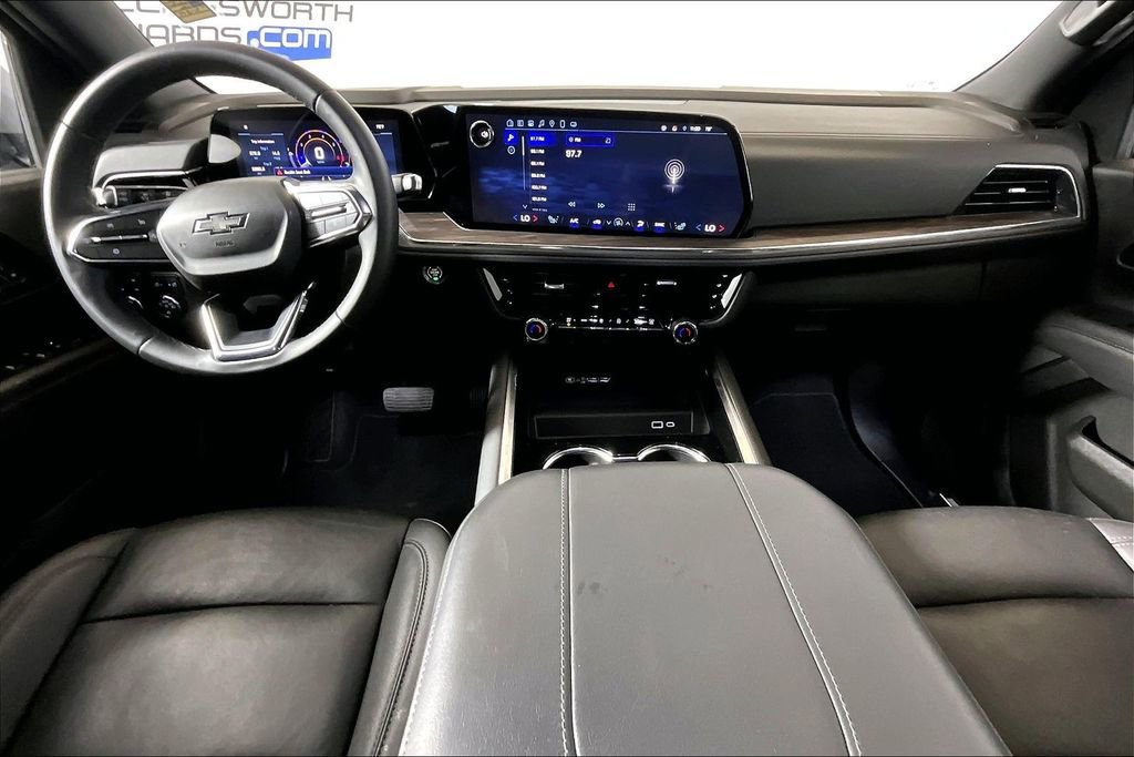 Used 2025 Chevrolet Suburban Z71 image 11