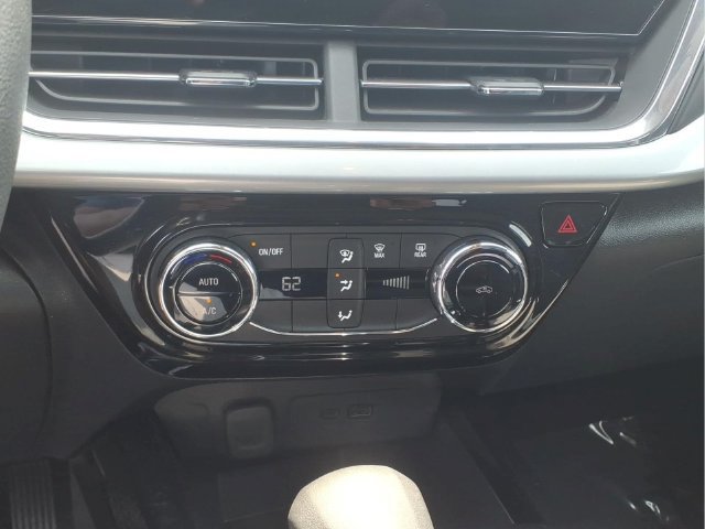 Used 2025 Chevrolet Trax LT FWD image 16