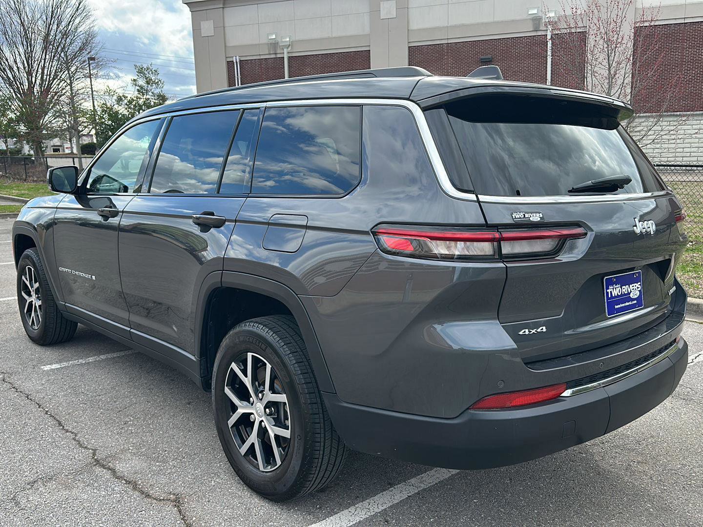 Used 2024 Jeep Grand Cherokee L Limited image 3