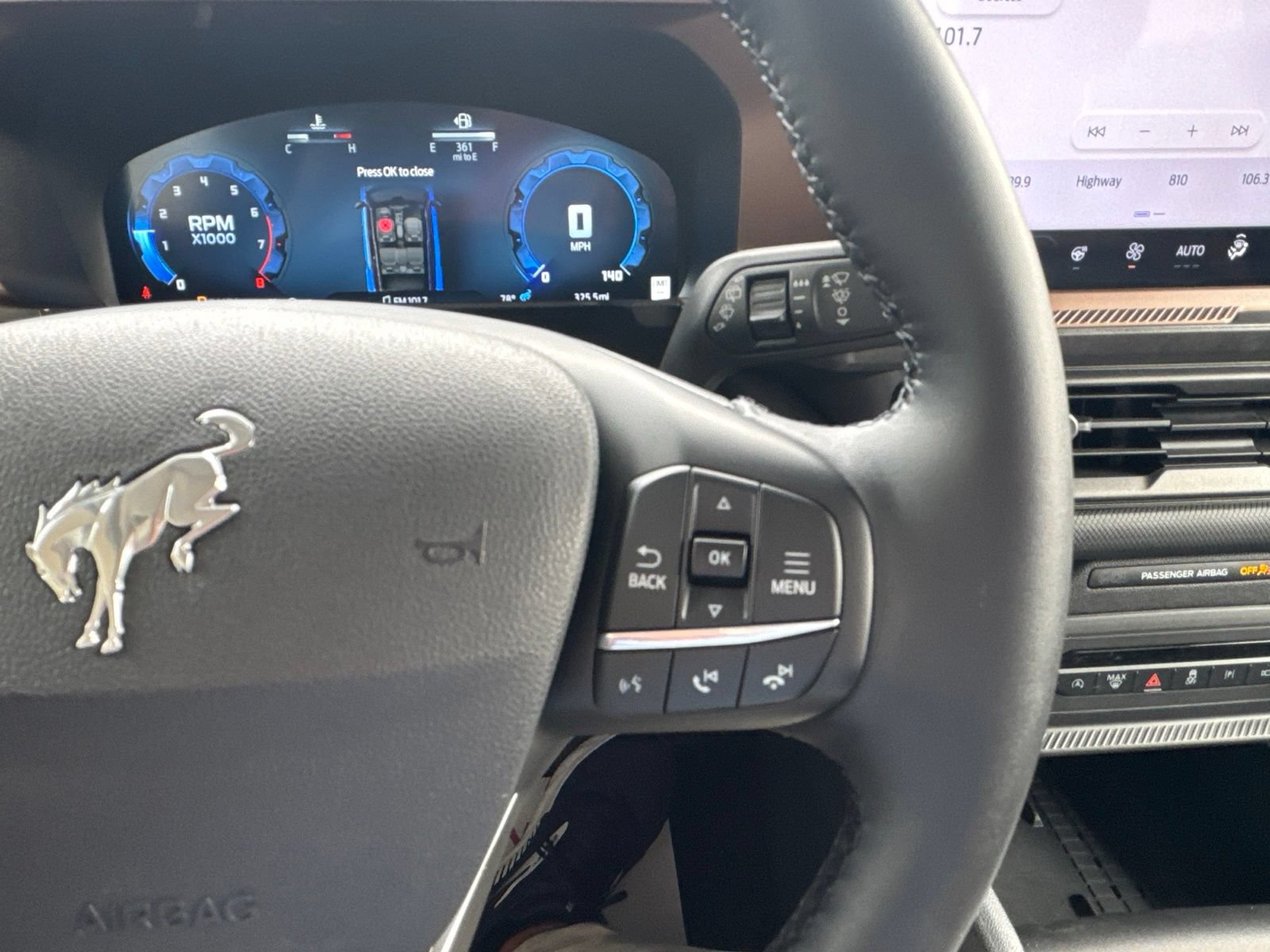 Certified 2025 Ford Bronco Sport Outer Banks w/ Outer Banks Tech Package+ AWD/4WD image 29