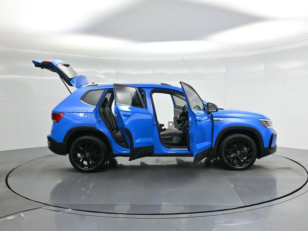 Used 2022 Volkswagen Taos SEL w/ Panoramic Sunroof Package image 34