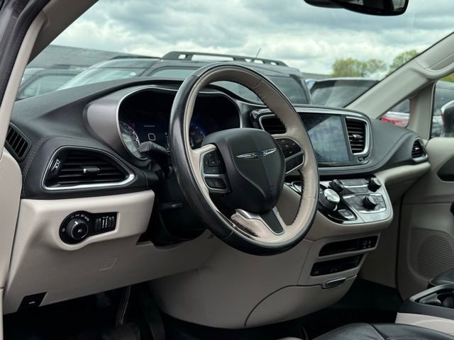 Used 2019 Chrysler Pacifica Limited FWD image 17