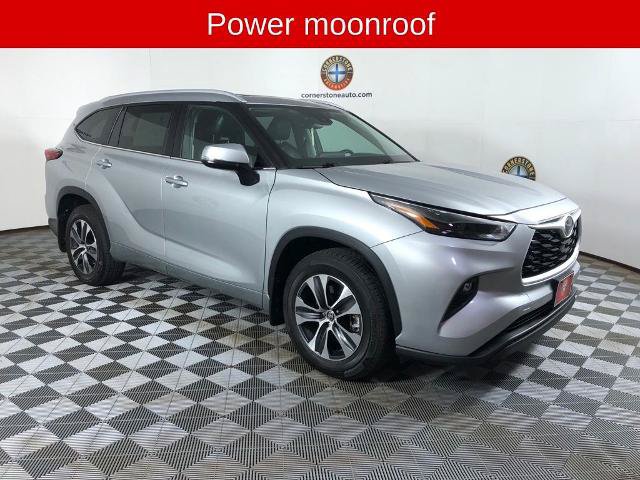 Used 2023 Toyota Highlander XLE AWD/4WD image 16