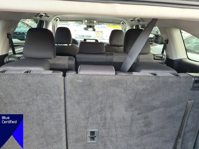 Used 2024 Toyota Highlander LE FWD image 34