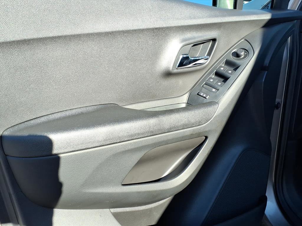 Used 2018 Chevrolet Trax LT image 12
