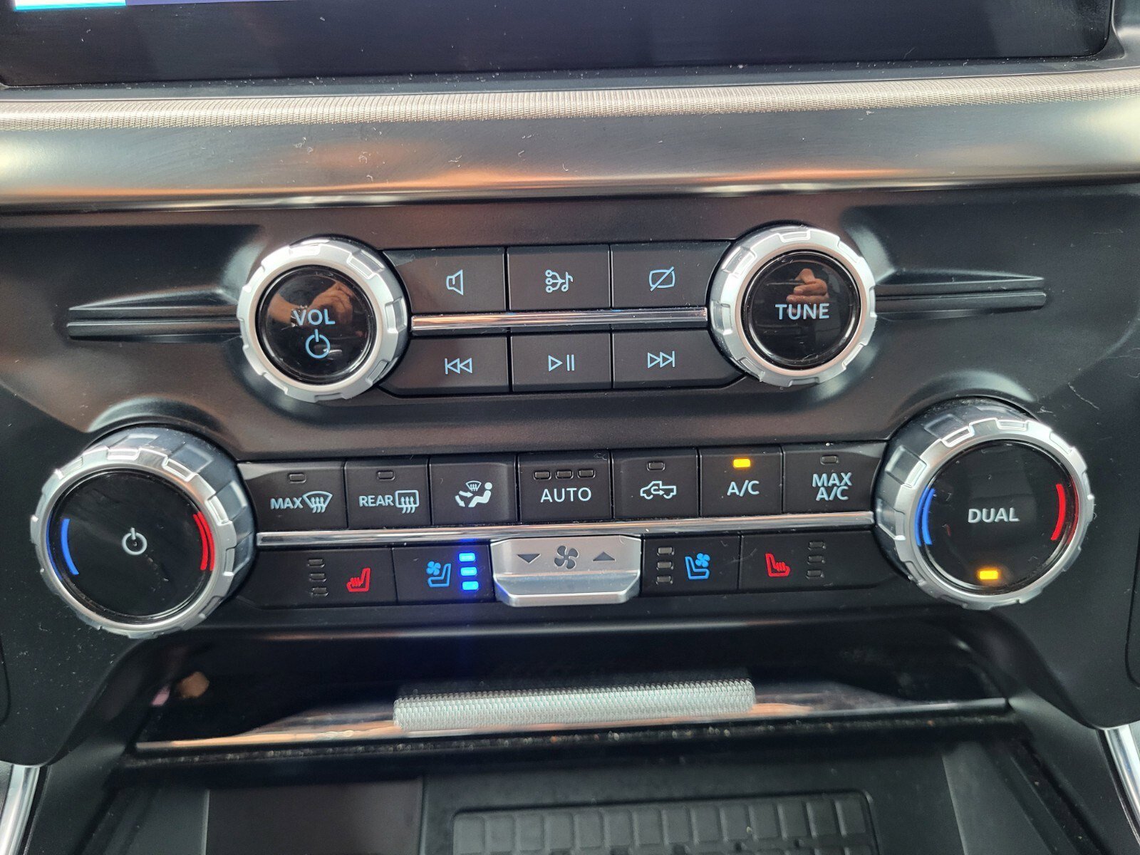 Certified 2023 Ford F150 Raptor w/ Raptor Carbon Fiber Package AWD/4WD image 25