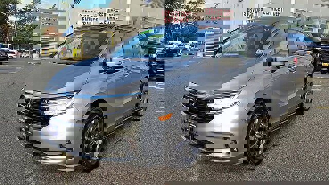 Used 2024 Honda Odyssey EX image 3