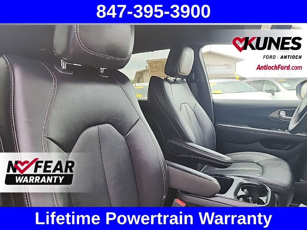 Used 2025 Chrysler Pacifica Select FWD image 53