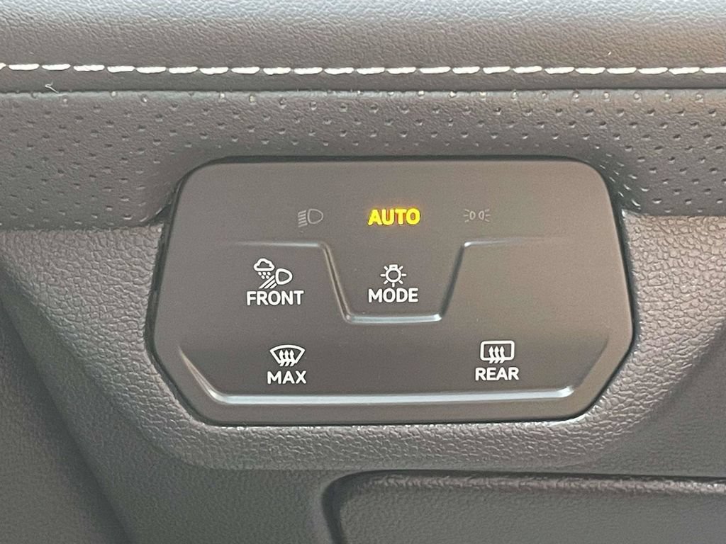 Used 2024 Volkswagen Atlas Cross Sport SE FWD image 27