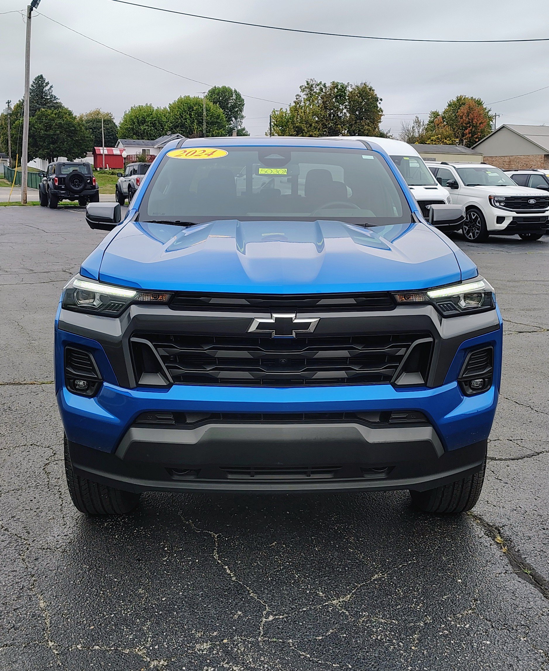 Used 2024 Chevrolet Colorado LT w/ LT Convenience Package III AWD/4WD image 2