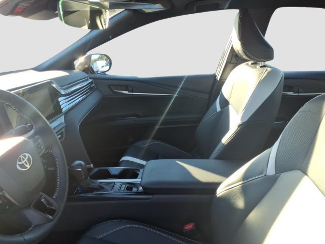 Used 2025 Toyota Camry SE FWD image 7