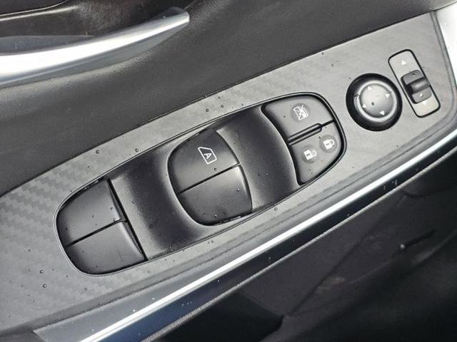 Used 2025 Nissan Sentra SR w/ SR Premium Package image 11