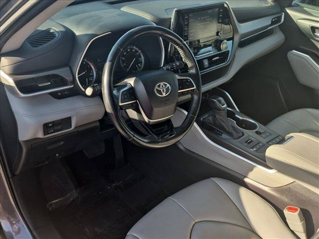 Used 2021 Toyota Highlander XLE AWD/4WD image 10