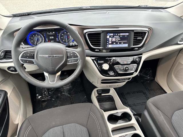 Used 2023 Chrysler Voyager LX FWD image 11