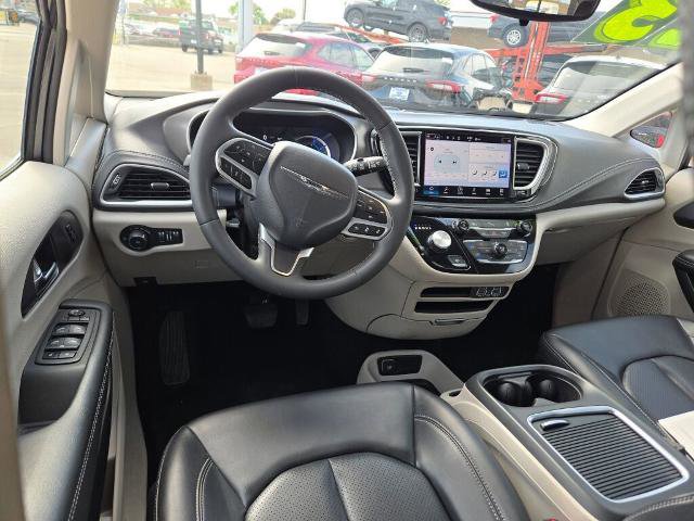 Used 2023 Chrysler Pacifica Touring-L FWD image 20