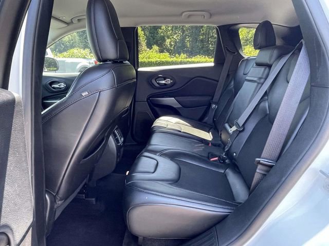 Used 2019 Jeep Cherokee Latitude Plus w/ Comfort/Convenience Group FWD image 25
