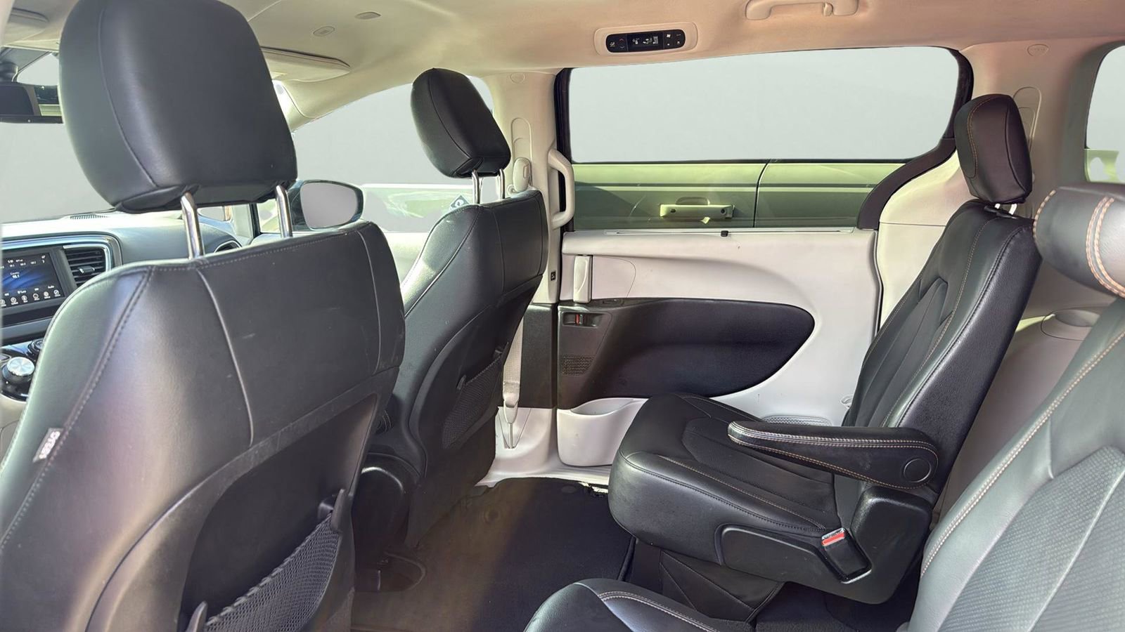 Used 2020 Chrysler Pacifica Touring-L FWD image 28
