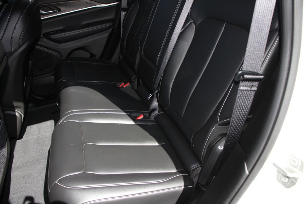 Used 2023 Jeep Grand Cherokee Limited AWD/4WD image 21