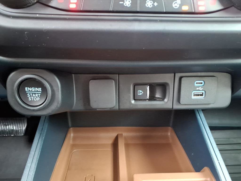 Certified 2022 Ford Maverick Lariat w/ Lariat Luxury Package image 16