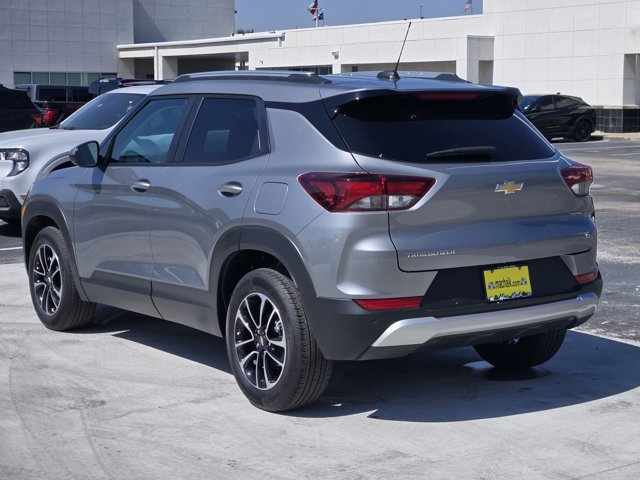 Used 2025 Chevrolet TrailBlazer LT w/ Driver Confidence Package image 5