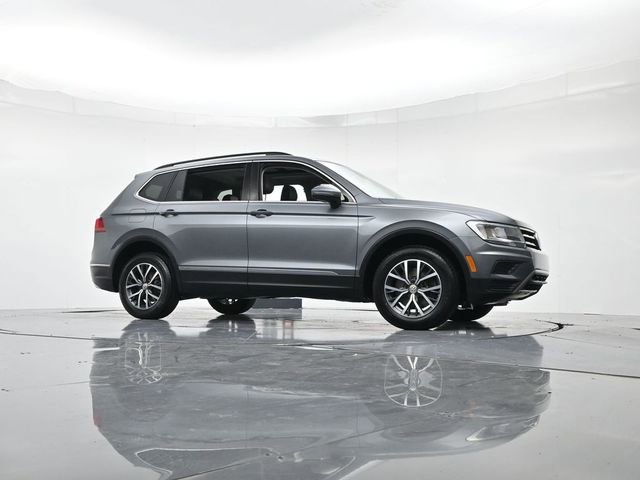 Used 2020 Volkswagen Tiguan SE w/ Panoramic Sunroof Package image 35