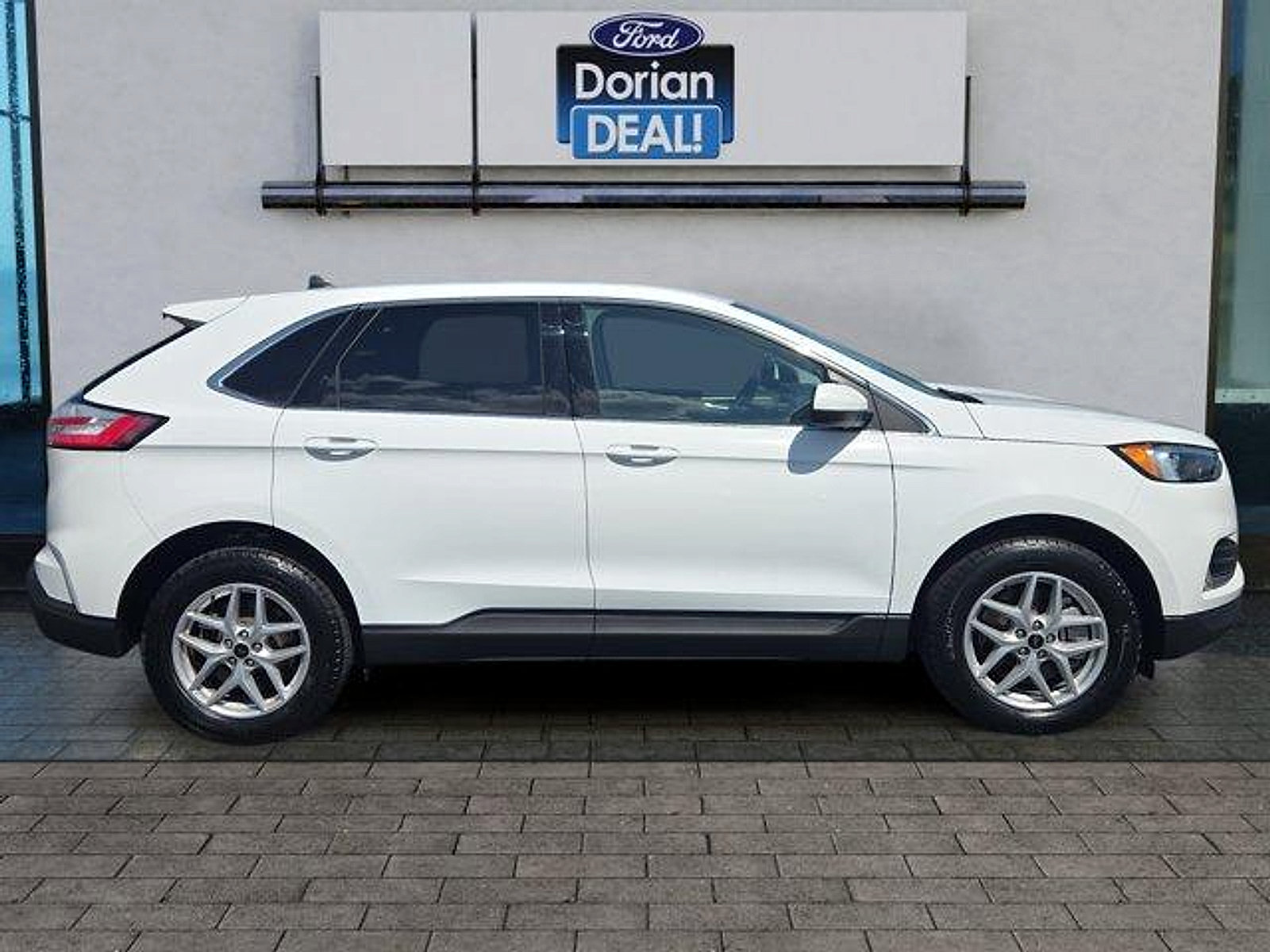 Certified 2024 Ford Edge SEL w/ Convenience Package AWD/4WD image 2