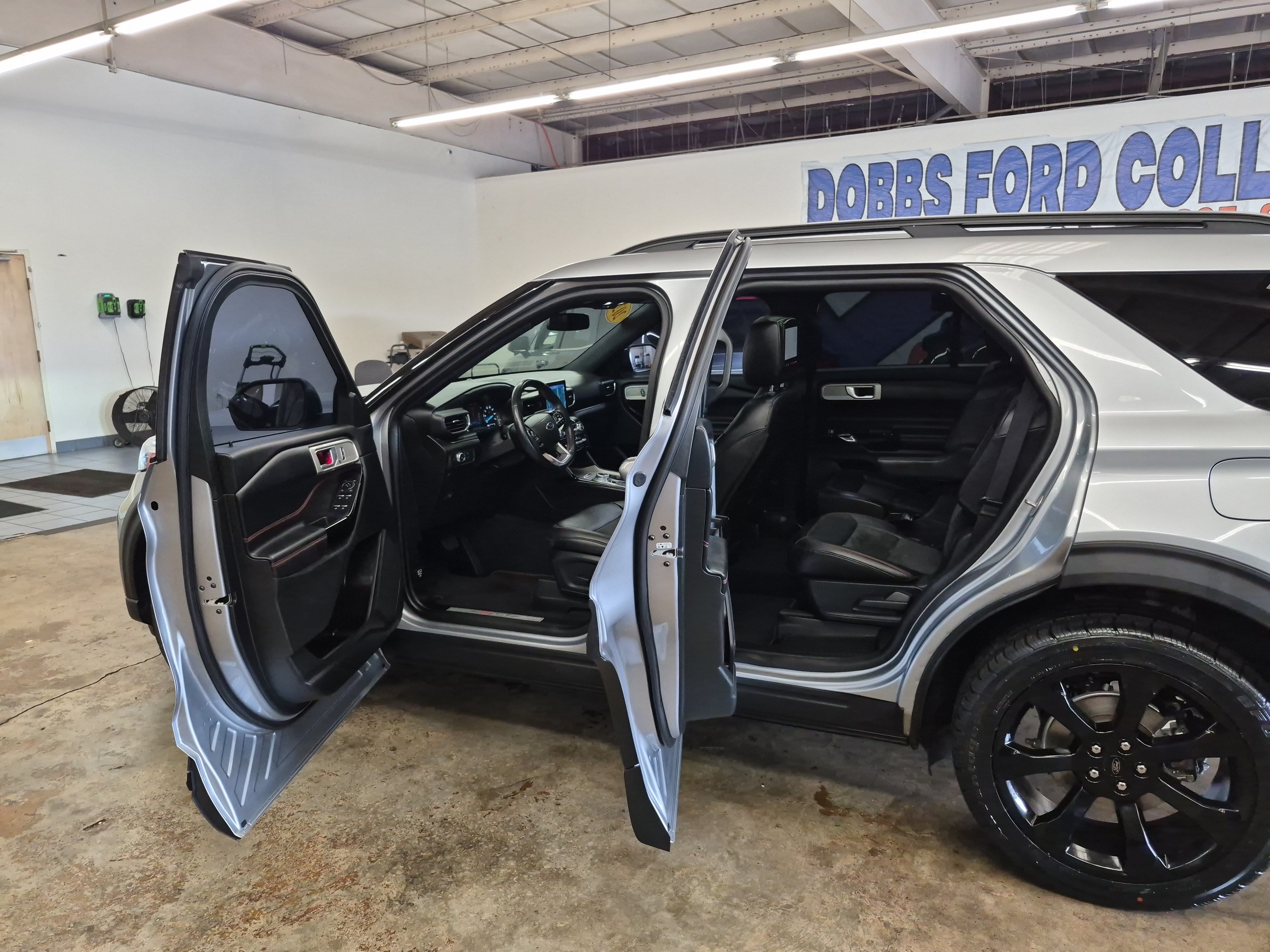 Certified 2022 Ford Explorer ST-Line w/ Class IV Trailer Tow Package AWD/4WD image 16