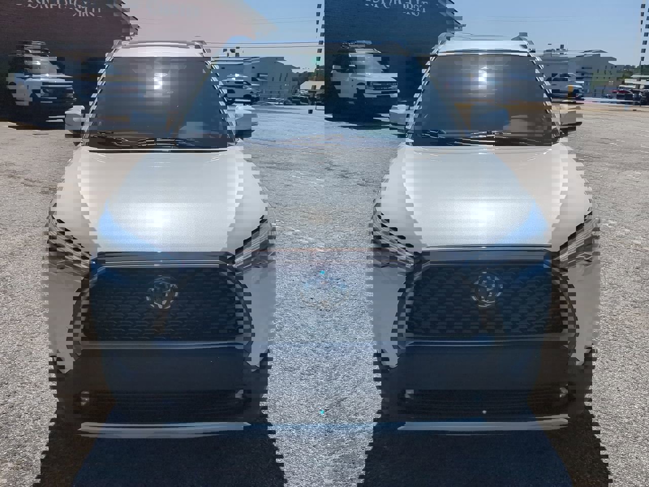 Used 2023 Toyota Corolla Cross XLE w/ Convenience Package image 7