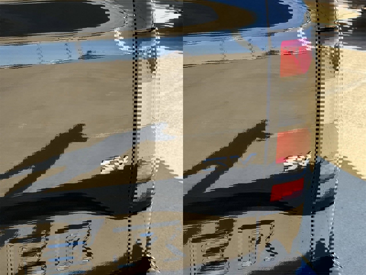 Used 2024 Nissan Frontier SV image 7