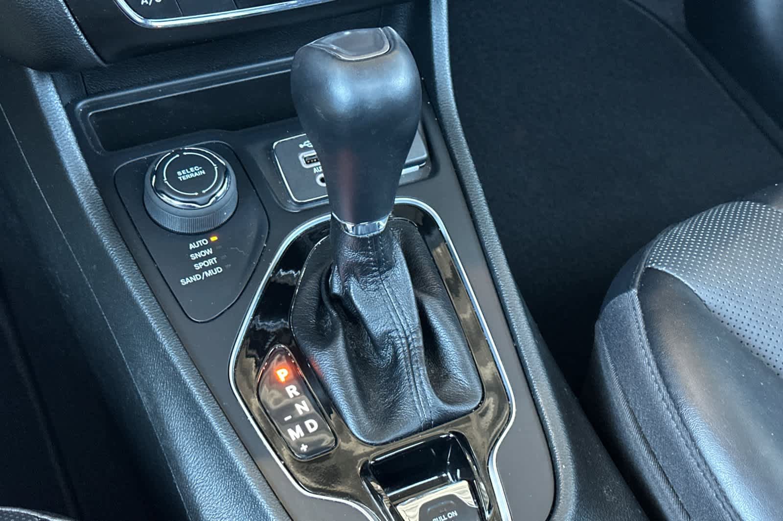 Used 2022 Jeep Cherokee Limited AWD/4WD image 21