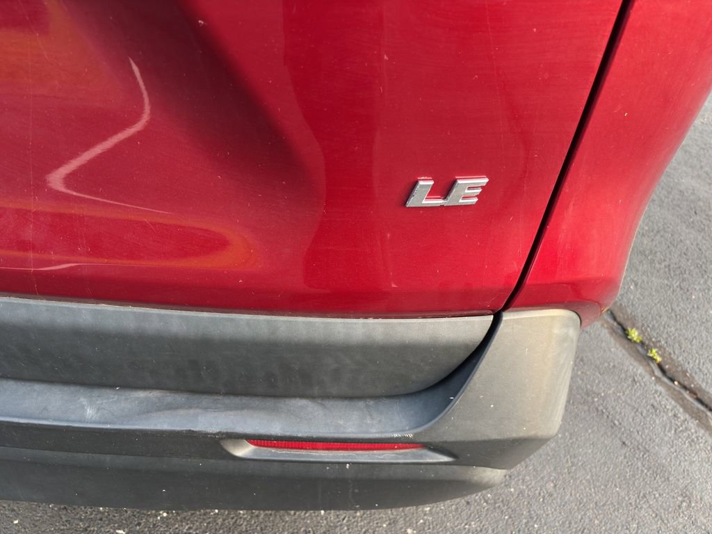 Used 2022 Toyota RAV4 LE FWD image 9