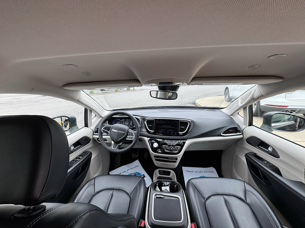 Used 2023 Chrysler Pacifica Touring-L FWD image 19