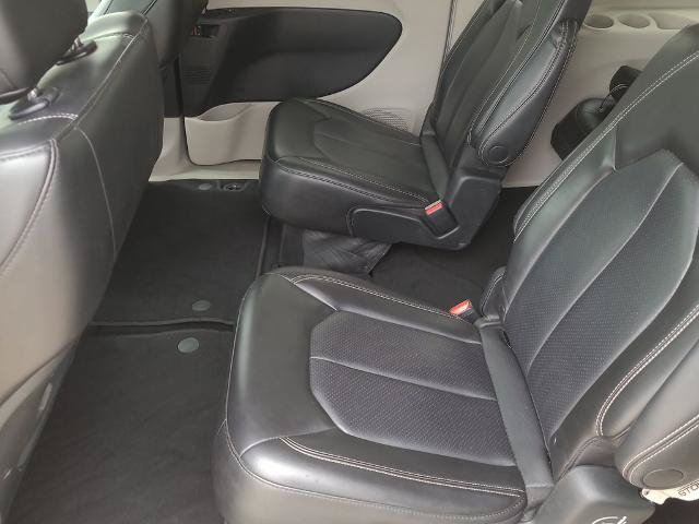 Used 2023 Chrysler Pacifica Touring-L FWD image 15