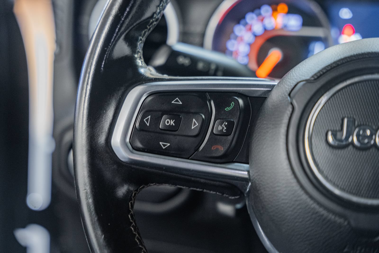 Used 2018 Jeep Wrangler Unlimited Sahara AWD/4WD image 35