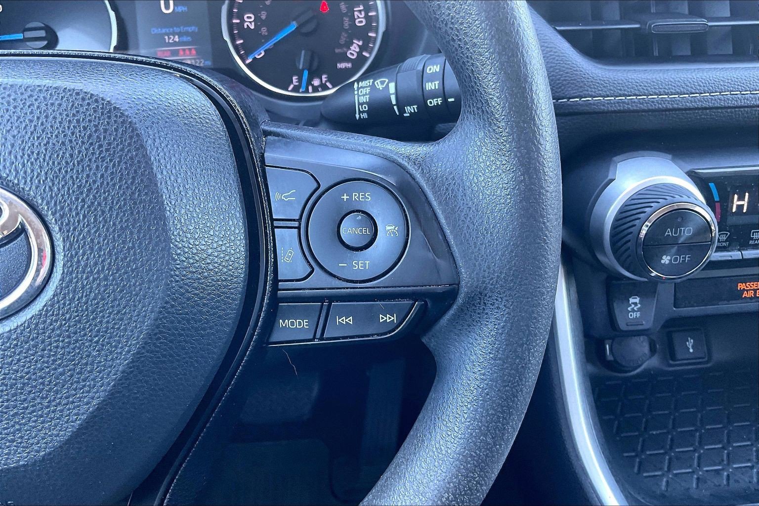 Used 2020 Toyota RAV4 XLE w/ All Weather Liner Package AWD/4WD image 18
