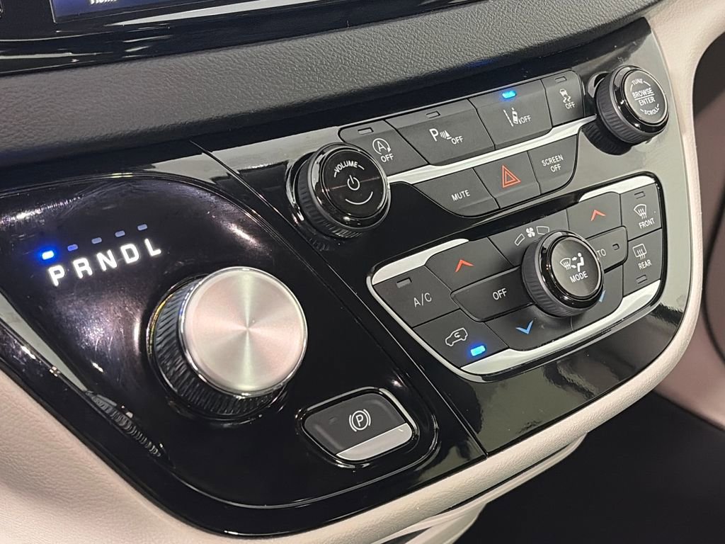 Used 2023 Chrysler Pacifica Touring-L FWD image 20