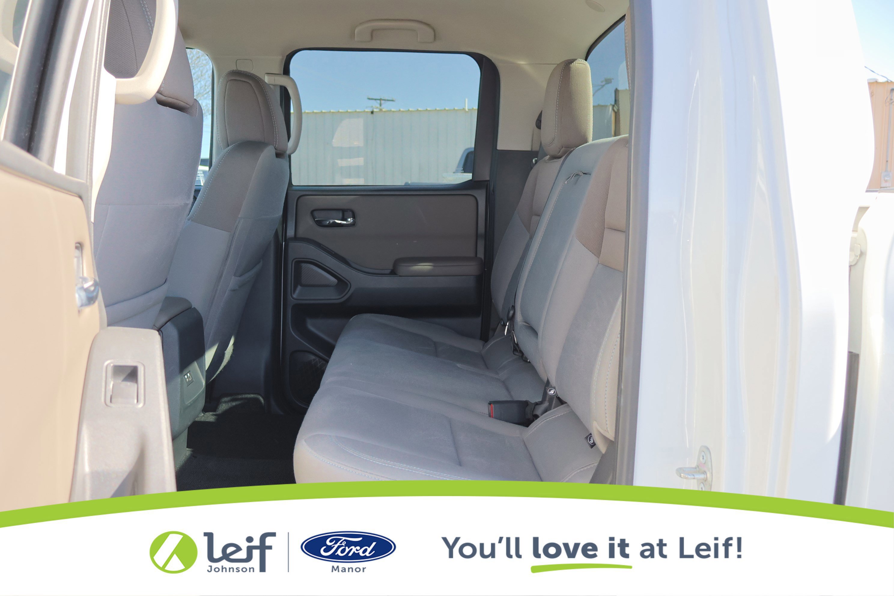 Used 2022 Nissan Frontier SV w/ Technology Package image 27