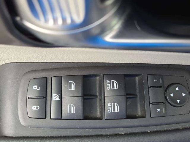 Used 2024 Chrysler Pacifica Limited FWD image 21