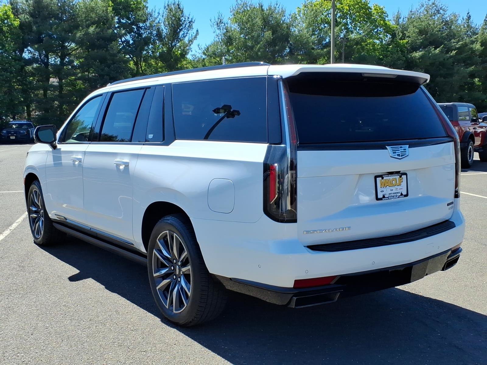 Used 2024 Cadillac Escalade ESV Sport Platinum AWD/4WD image 4
