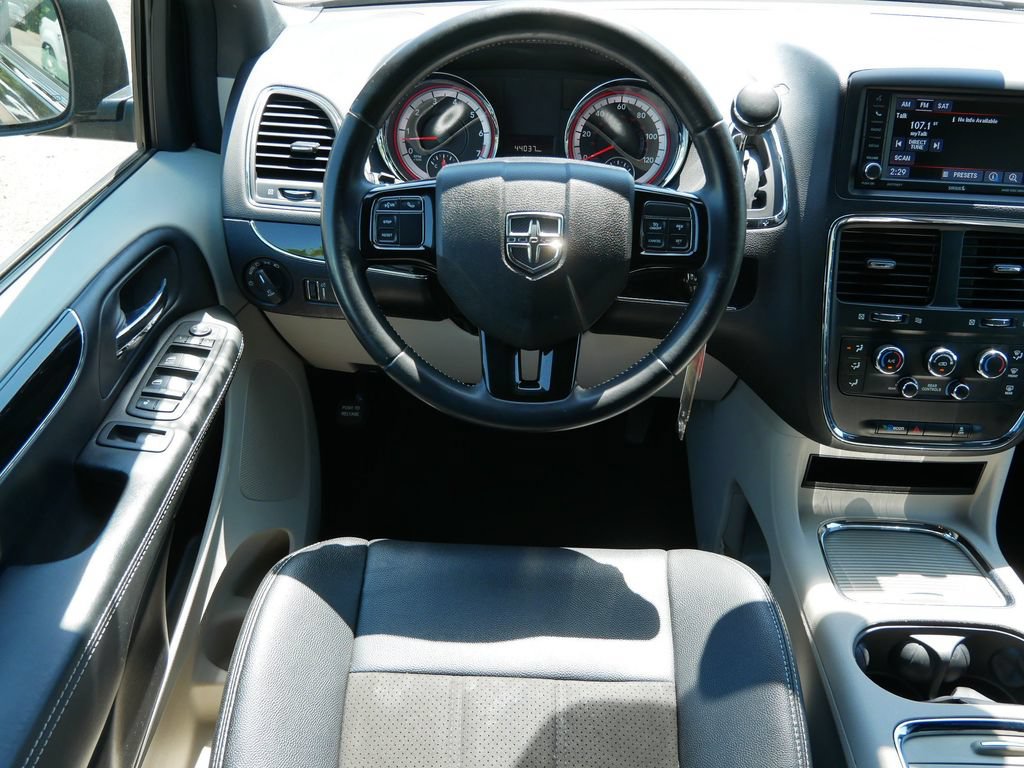 Used 2019 Dodge Grand Caravan SXT FWD image 12