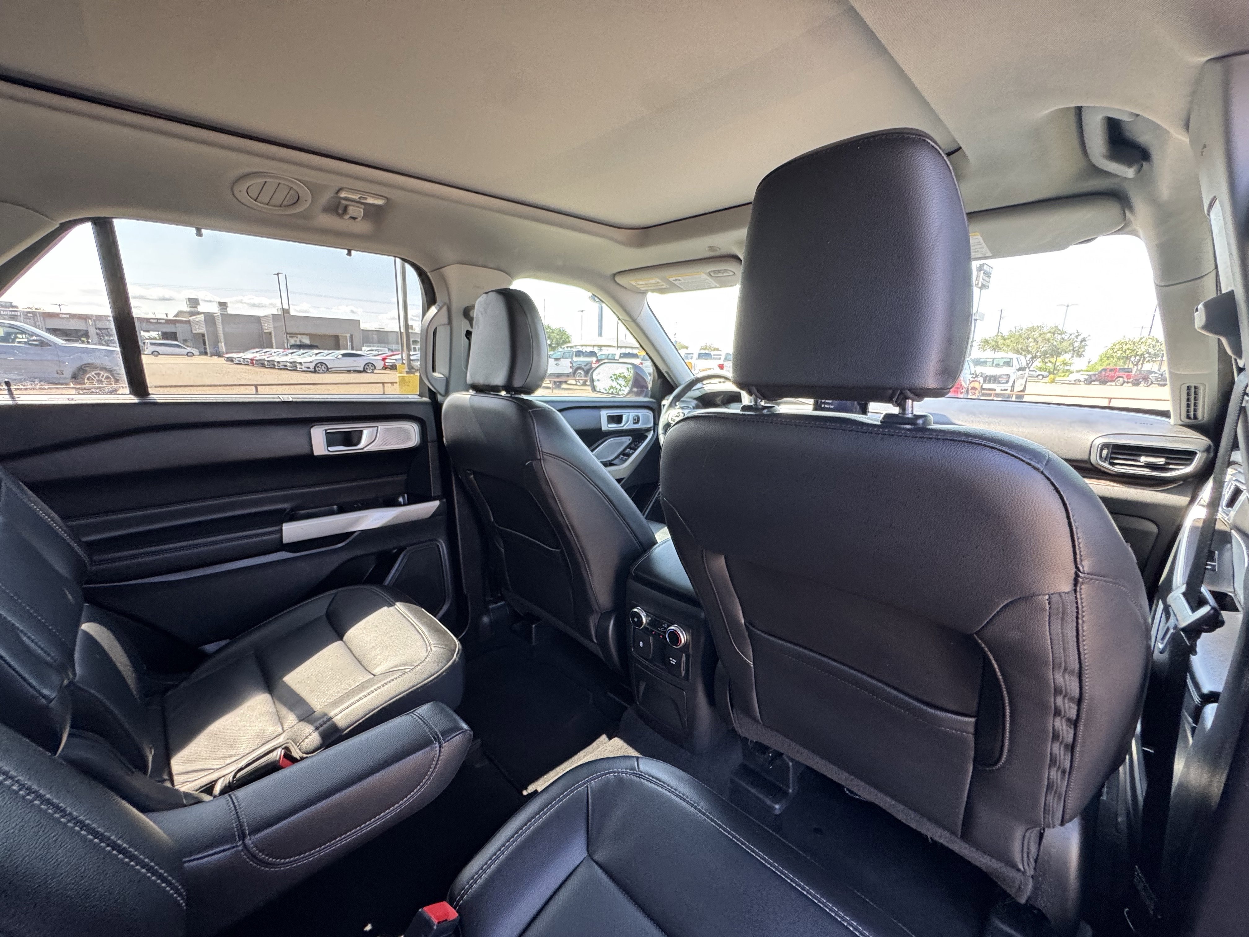 Certified 2022 Ford Explorer Limited w/ Limited Technology Package RWD image 33