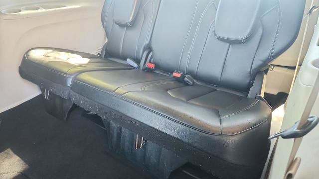 Used 2022 Chrysler Pacifica Touring-L image 29