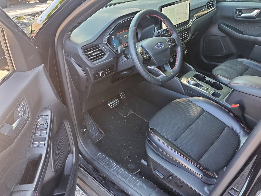 Certified 2023 Ford Escape ST-Line w/ Tech Pack #1 AWD/4WD image 5